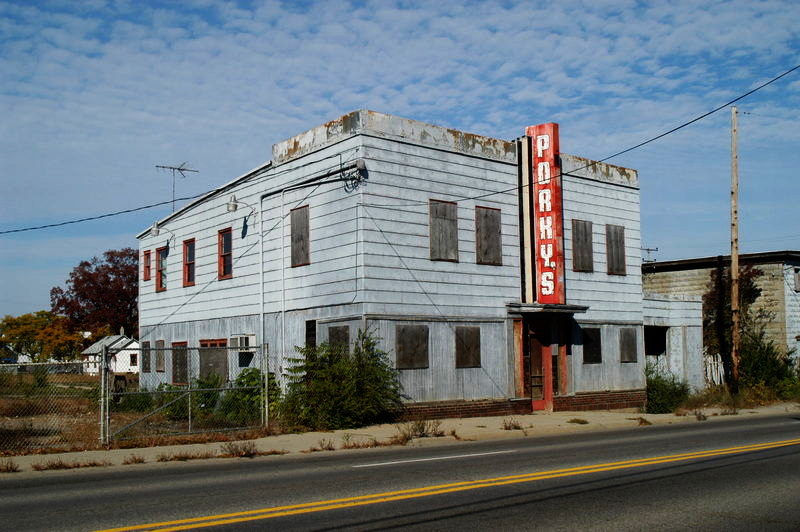 Porkys Hide-A-Way - October 2003 Photo (newer photo)